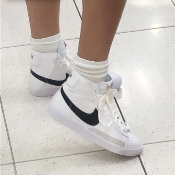 Nike Blazer Mid ‘77 - Picture 2 of 2